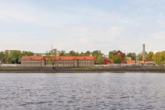 Проект редевелопмента территории с уникальной локацией - в центре Великого Новгорода, на Софийской набережной. Строительство премиального гостиничного  комплекса «Богемия» 5* на 148 номеров.